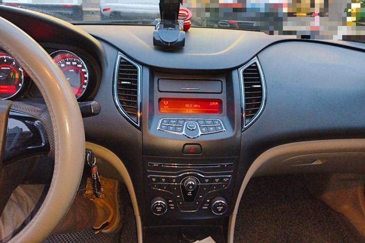 Used Bestune B50 2013 1.6L manual Comfort trim level Audio And AC Panel