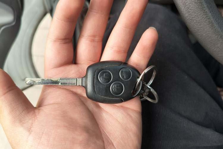 Used Ford Transit 2019 2.0T Diesel Multi-Purpose Commercial Vehicle Short Wheelbase Low Roof 6-Seater China VI Standard
