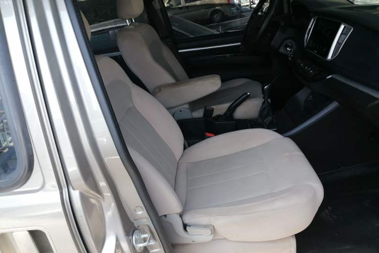 Used FORTHING Lingzhi 2022 M5L 2.0L Utility Model 7 Seats