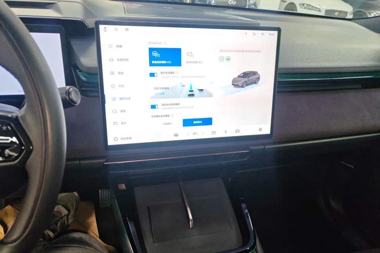 Used Lynk & Co 08 EM-P 2023 220 km Limited-Time Edition
