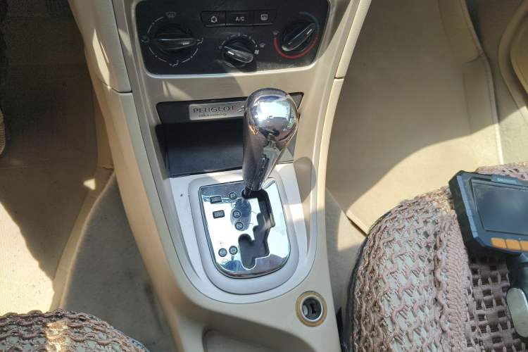 Used Peugeot 307 2010 Sedan 1.6L Automatic Comfort Edition Gear Lever