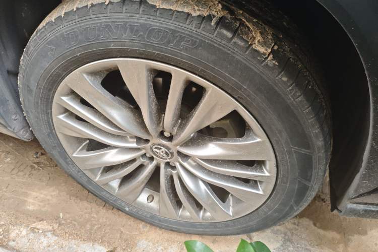 Used Toyota Highlander 2022 Dual-Engine 2.5L Four-Wheel Drive Prestige Version 7 Seats Right Front Wheel Hub