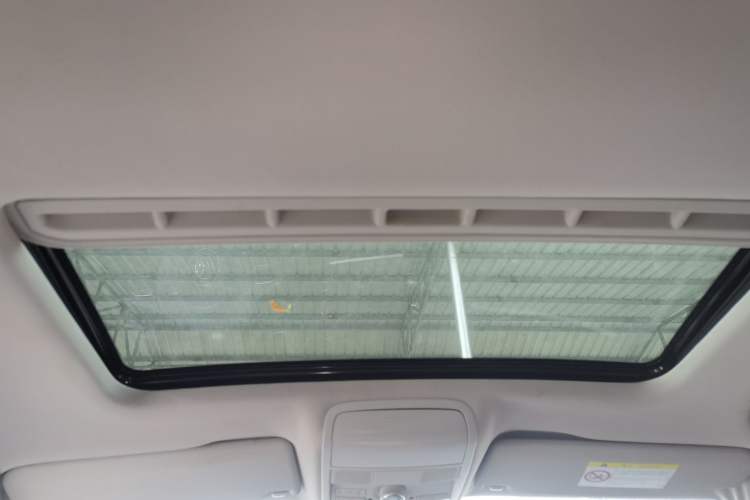 Used Volkswagen Sagitar 2014 Revised Version 1.4TSI Automatic Luxury Edition Headliner