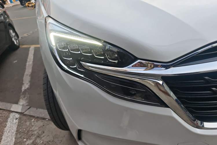 Used Buick GL8 2022 ES Landtrek 653T Luxury Edition