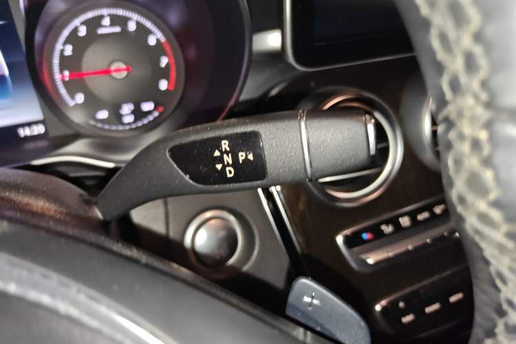 Used Mercedes-Benz C-Class 2015 C 200 L Gear Lever