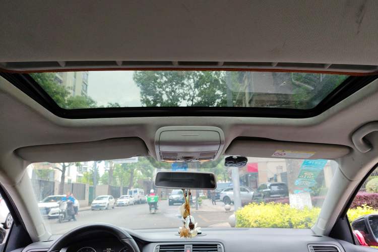 Used Volkswagen Sagitar 2014 Revised Version 1.4TSI Manual - Fashion Edition Headliner