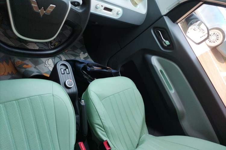 Used Wuling Hongguang MINIEV 2021 Macaron Fashion Edition Lithium-Ion Battery Gear Lever