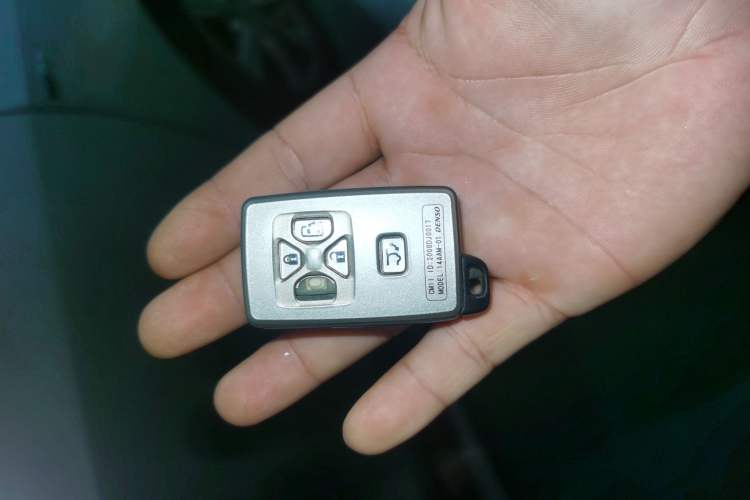 Used Toyota Previa 2006 2.4L 7-Seater Luxury Edition Vehicle Key