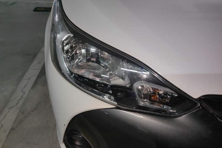 Used Toyota YARiS L Zhi Xuan 2019 1.5E CVT Dynamic Edition China VI compliant Right Front Headlight