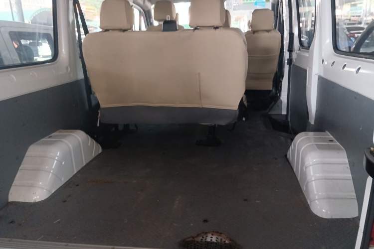 Used Foton Toano 2023 2.0T Manual Urban Version Short Wheelbase Mid-Height Design with Single Rear Tire—5/6/9 Seater Trunk