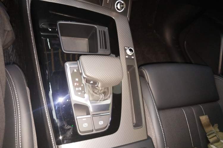 Used Audi Q5L 2024 40 TFSI Luxury Dynamic Edition Gear Lever
