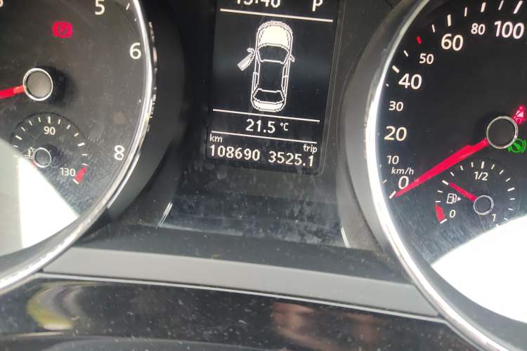 Used Volkswagen Sagitar 2018 280TSI DSG Comfort Model Odometer Close Up