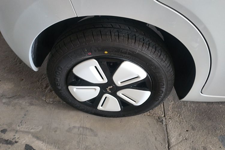 Used Wuling Hongguang MINIEV 2025 Four-Door Version Advanced Edition Right Rear Wheel Hub