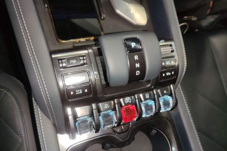 Used Formula Leopard 5 2023 Navigator Edition Gear Lever