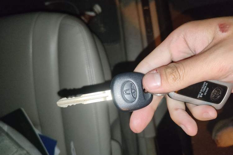 Used Toyota Camry 2012 200E Classic Elite Edition Vehicle Key