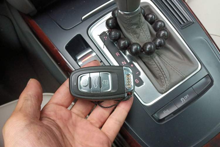 Used Audi A4L 2012 2.0 TFSI automatic Comfort trim level