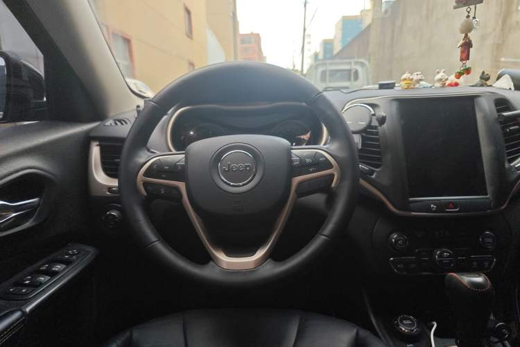 Used Jeep Cherokee 2016 2.4L Professional Smart Version