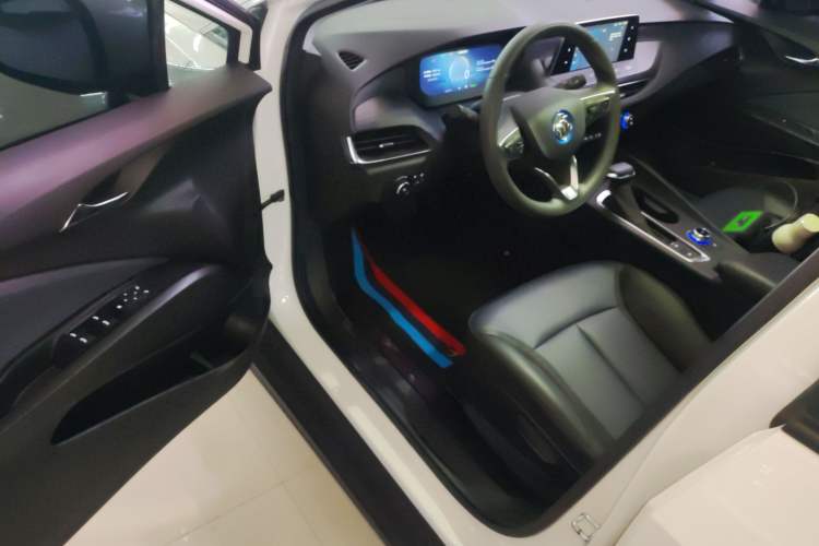 Used Buick Velite 6 2023 430km Range Commuter Version
