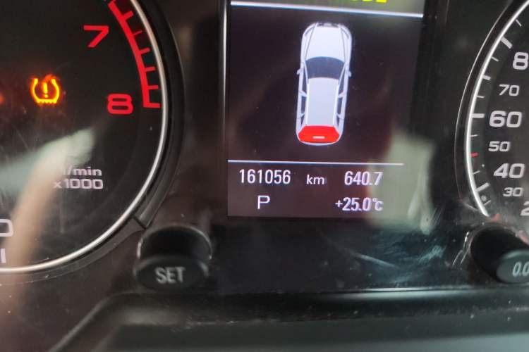 Used Audi Q5 2017 40 TFSI Comfort Model Odometer Close Up