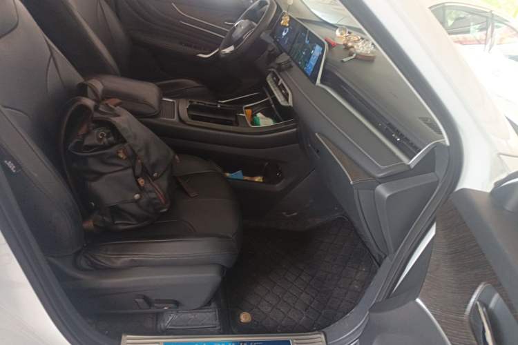 Used Venucia V DD-i 2023 110 km iE Version Right Front Seat