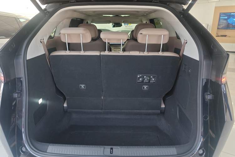 Used XPeng X9 2025 740 Ultra-Long Range Max