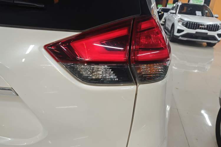 Used Nissan X-Trail 2019 2.0L CVT Smart Connect Comfort Edition 2WD Exterior 3