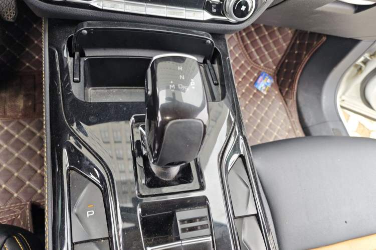 Used Bestune T77 2020 PRO 280 TID Automatic Luxury Model Gear Lever