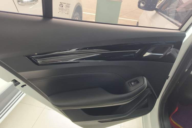 Used Roewe i5 2021 1.5L CVT Platinum Edition