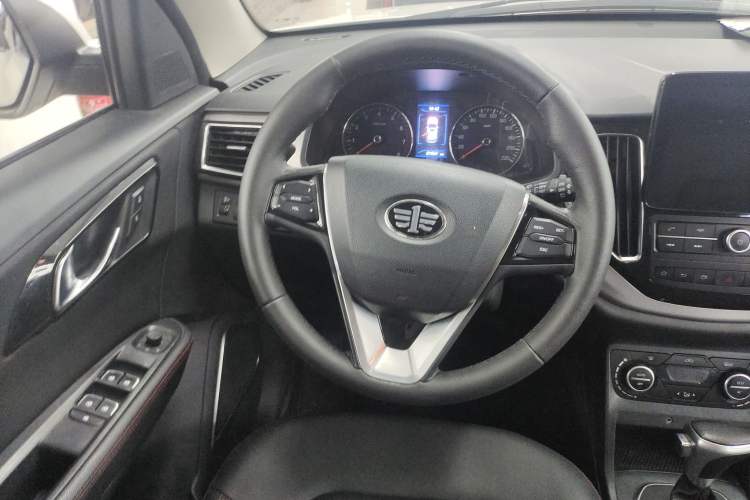 Used FAW Senya R7 2017 1.6L Automatic Smart Version
