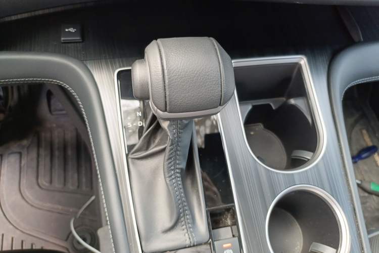 Used Toyota SIENNA 2024 2.5L Hybrid Luxury Edition Gear Lever