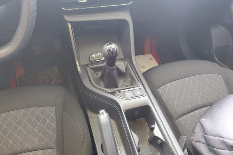 Used Roewe i5 2023 1.5L Manual Comfort Edition
