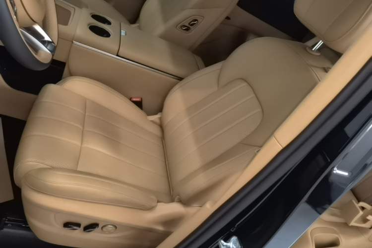 Used VOYAH Dream 2025 PHEV Four-Wheel Drive Excellence Kunpeng Edition Left Front Seat