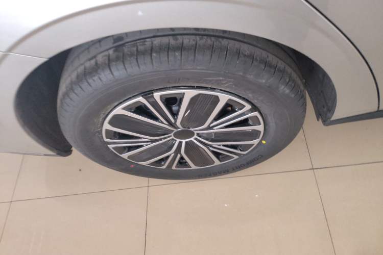 Used Geely Galaxy Stellar 6 2026 Model 60km Sailing Edition Right Rear Wheel Hub