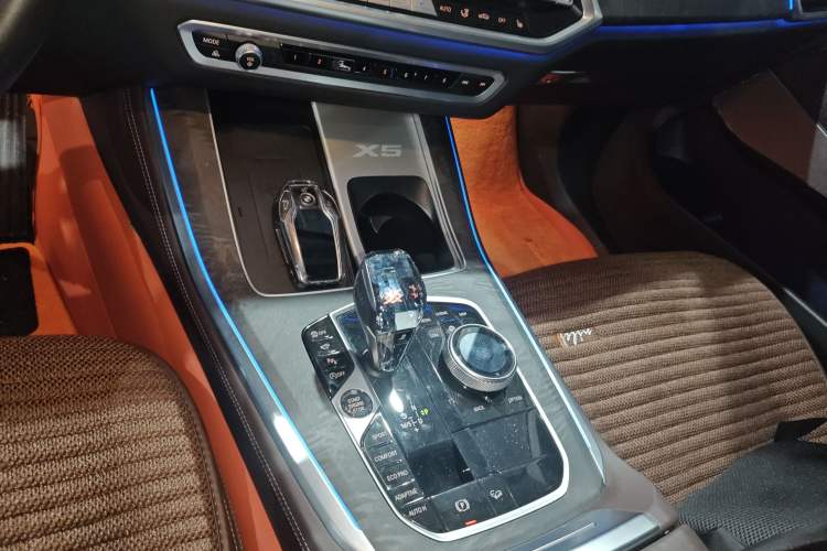 Used BMW X5 2022 xDrive 30Li Luxury M Sport Package
