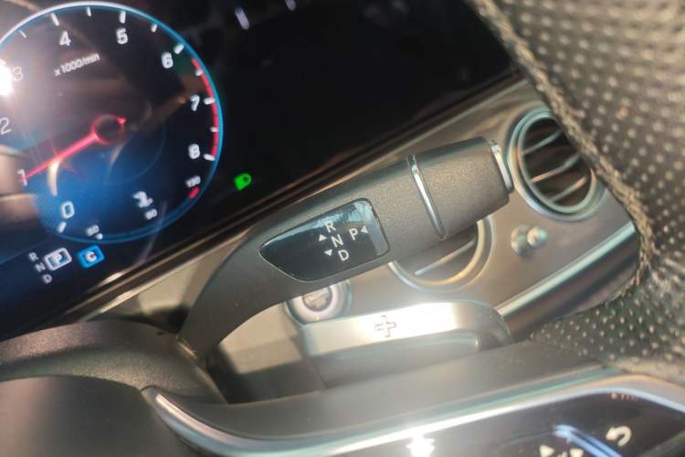 Used Mercedes-Benz E-Class 2022 Second Facelift E 300 L Fashion Edition Gear Lever