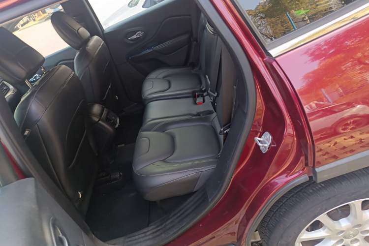 Used Jeep Cherokee 2016 2.4L Leading Edition
