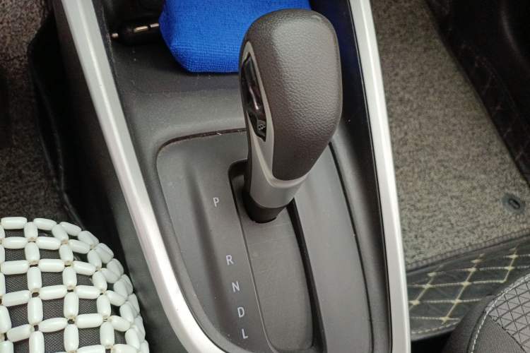 Used Chevrolet Cavalier 2020 325T Automatic Enjoyment Edition Gear Lever