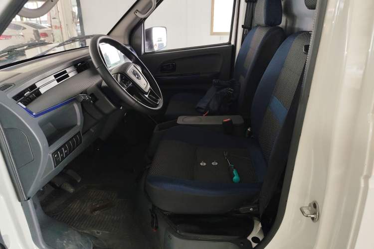 Used Dongfeng Yufeng EM26 2023 High-End Model 41.86 kWh CATL Left Rear Seat