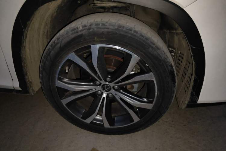 Used Lexus RX 2020 Facelifted 300 4x4 Elegant Edition Right Front Wheel Hub