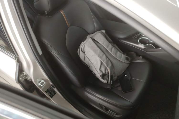 Used Toyota Camry 2023 2.0G Luxury Edition
