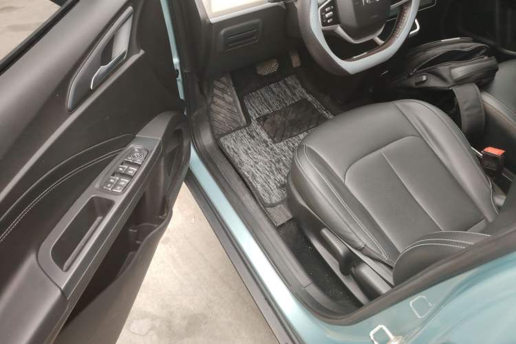 Used NETA V 2022 Long-Range Industry Custom Edition Driver Seat