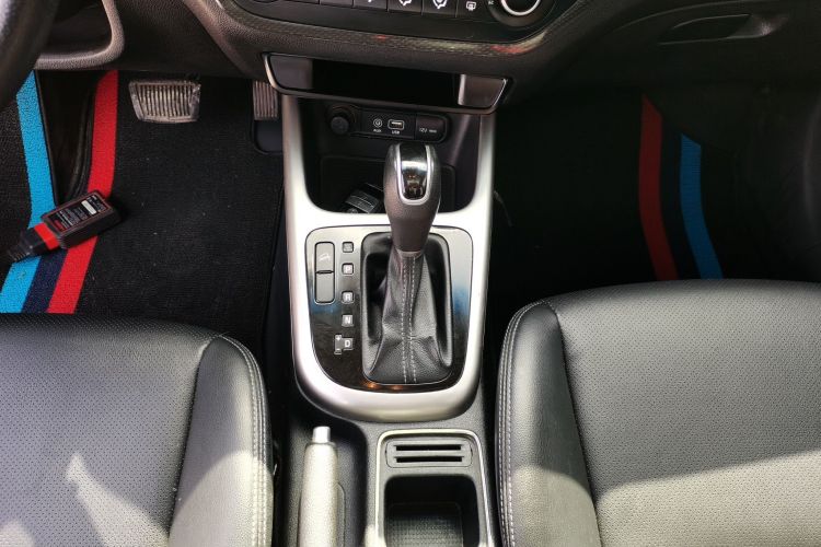 Used Kia KX3 2015 1.6L Automatic Two-Wheel Drive DLX Gear Lever