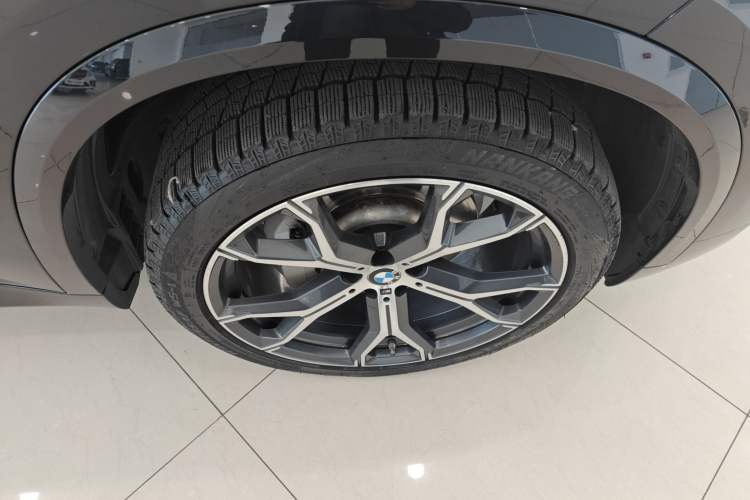 Used BMW X5 2023 xDrive 30Li Luxury M Sport Night Edition Package Right Front Wheel Hub