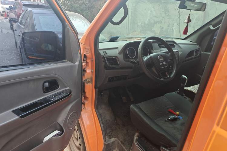 Used Dongfeng Yufeng EM26 2023 High-End Model 41.86 kWh CATL Driver Seat