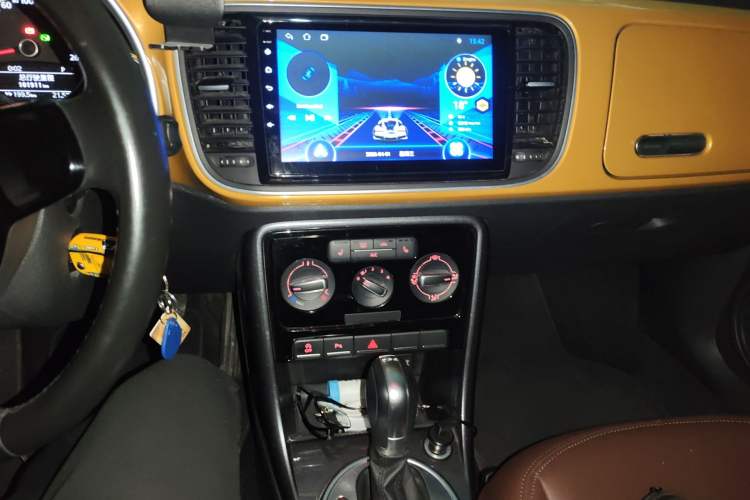 Used Volkswagen Beetle 2016 180TSI Dune Off-Road Edition Audio And AC Panel