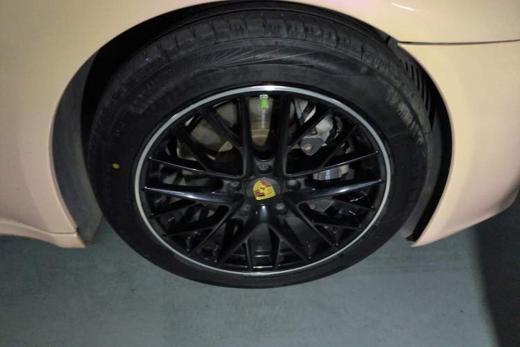 Used Porsche Panamera 2014 Panamera 3.0T Right Front Wheel Hub