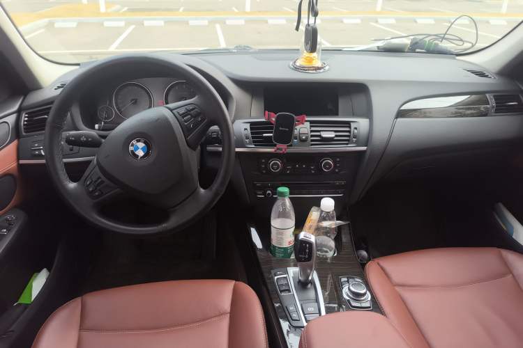 Used BMW X3 2013 Facelifted xDrive20i Luxury Edition Center Console