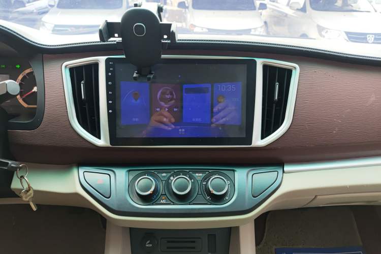 Used FORTHING Lingzhi 2017 M5L 1.6L 7-Seater Comfort Model Audio And AC Panel