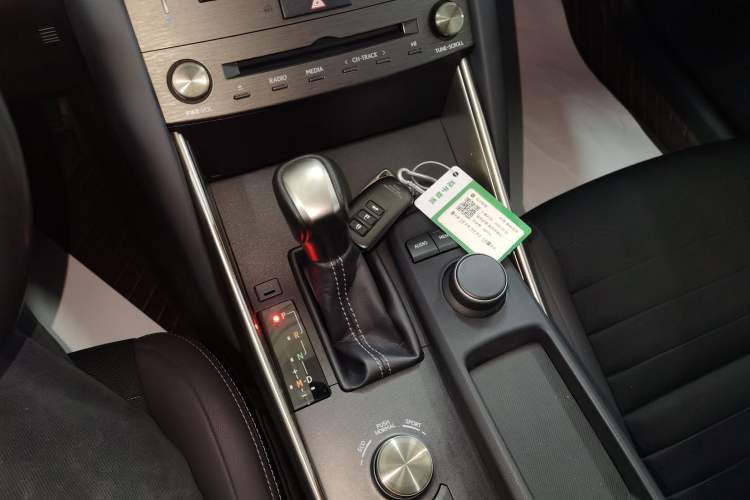 Used Lexus IS 2017 300 Leading Edition Gear Lever