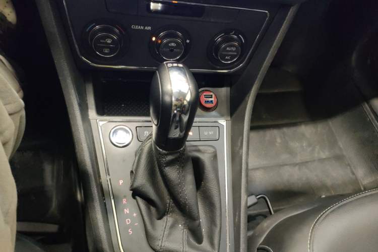 Used Volkswagen Lavida 2017 230TSI DSG Comfort Edition Gear Lever